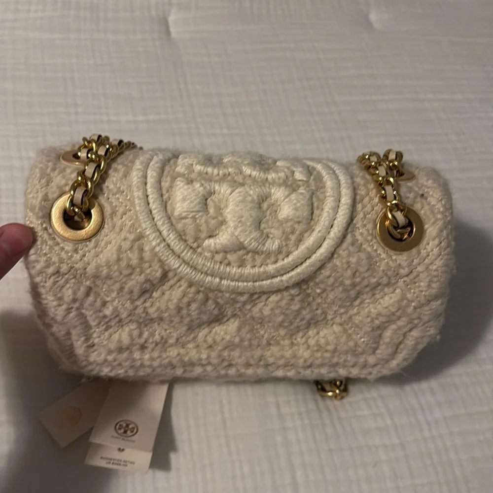 Tory Burch Cream Shoulder Bag with Gold Chain - Picture 5 of 7